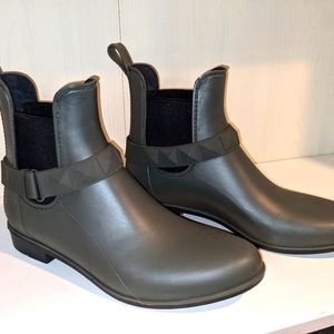 Size 9 Olive Green boots